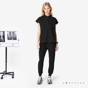 FIG scrubs top &pant set in black